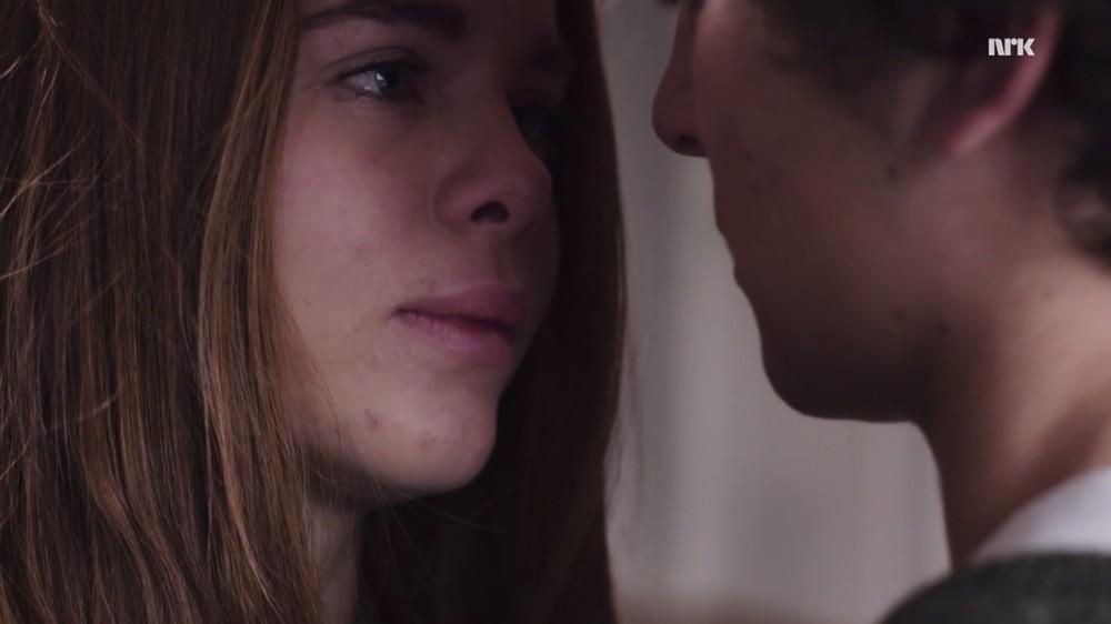 La primera temporada se centra en la relación de Jonas y Eva. 