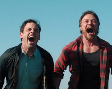 Scoot McNairy y James McAvoy en 'No hables con extraños'.