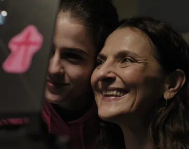 Fotograma de ‘Los Tortuga’ con Elvira Lara y Antonia Zegers