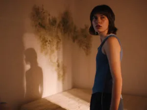 Fotograma de 'Riviera' con Eva Samioti 