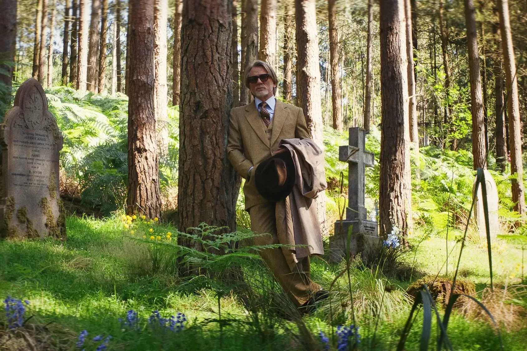 critica-punales-por-la-espalda-de-entre-los-muertos