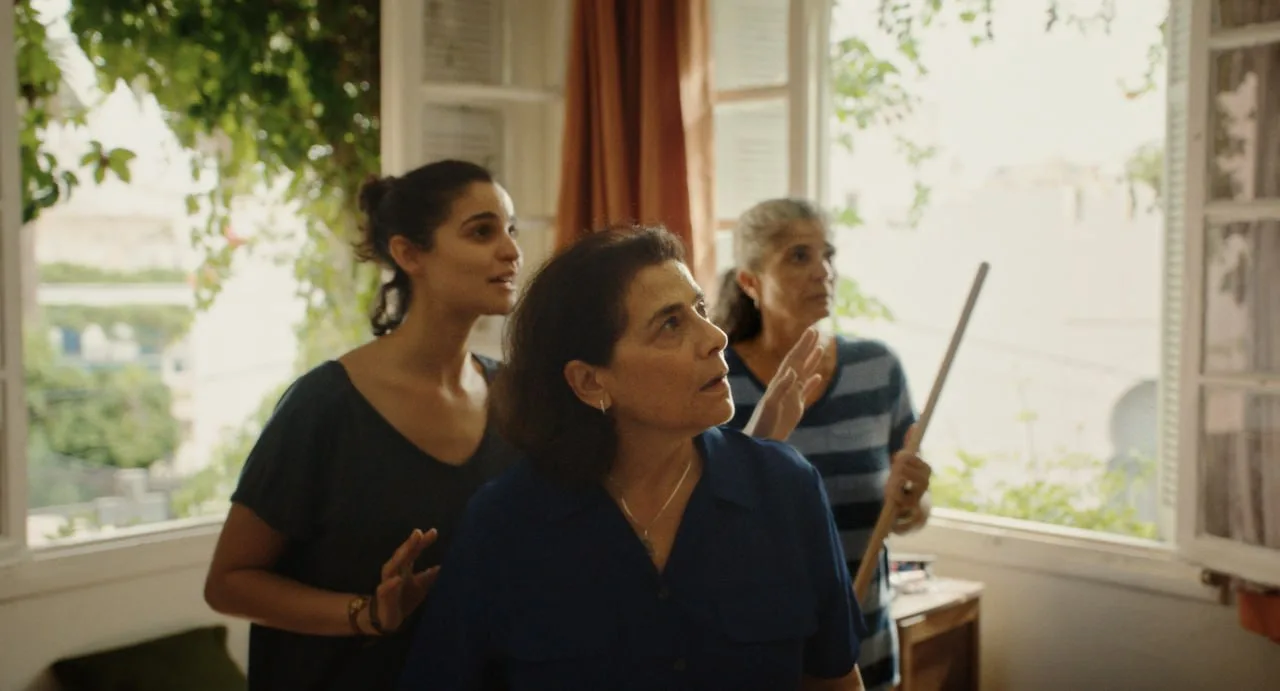 leyla-bouzid-tres-mujeres