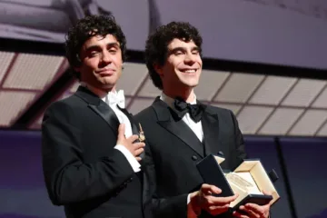 cannes-2026-los-javis-la-bola-negra.webp