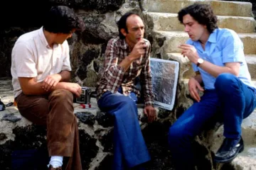 Chicho y Fernando Trueba conversan en un fotograma de Chicho o Mientras el cuerpo aguante.