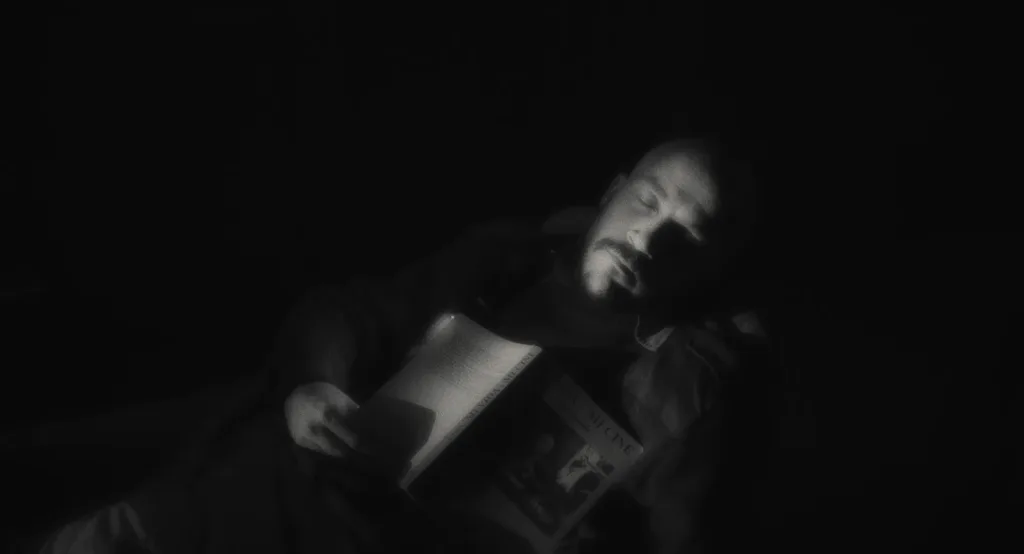 Fotograma de la película 'La noche está marchándose ya'